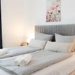 Lägenhetshotell Urban Flats 4*