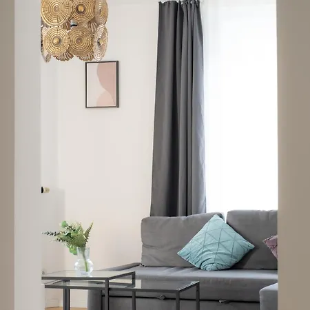 Urban Flats Apartahotel 4*